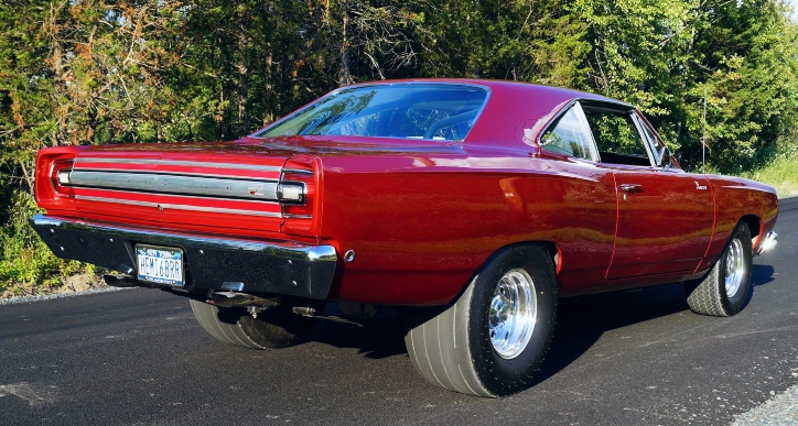 plymouth 572 hemi road runner build