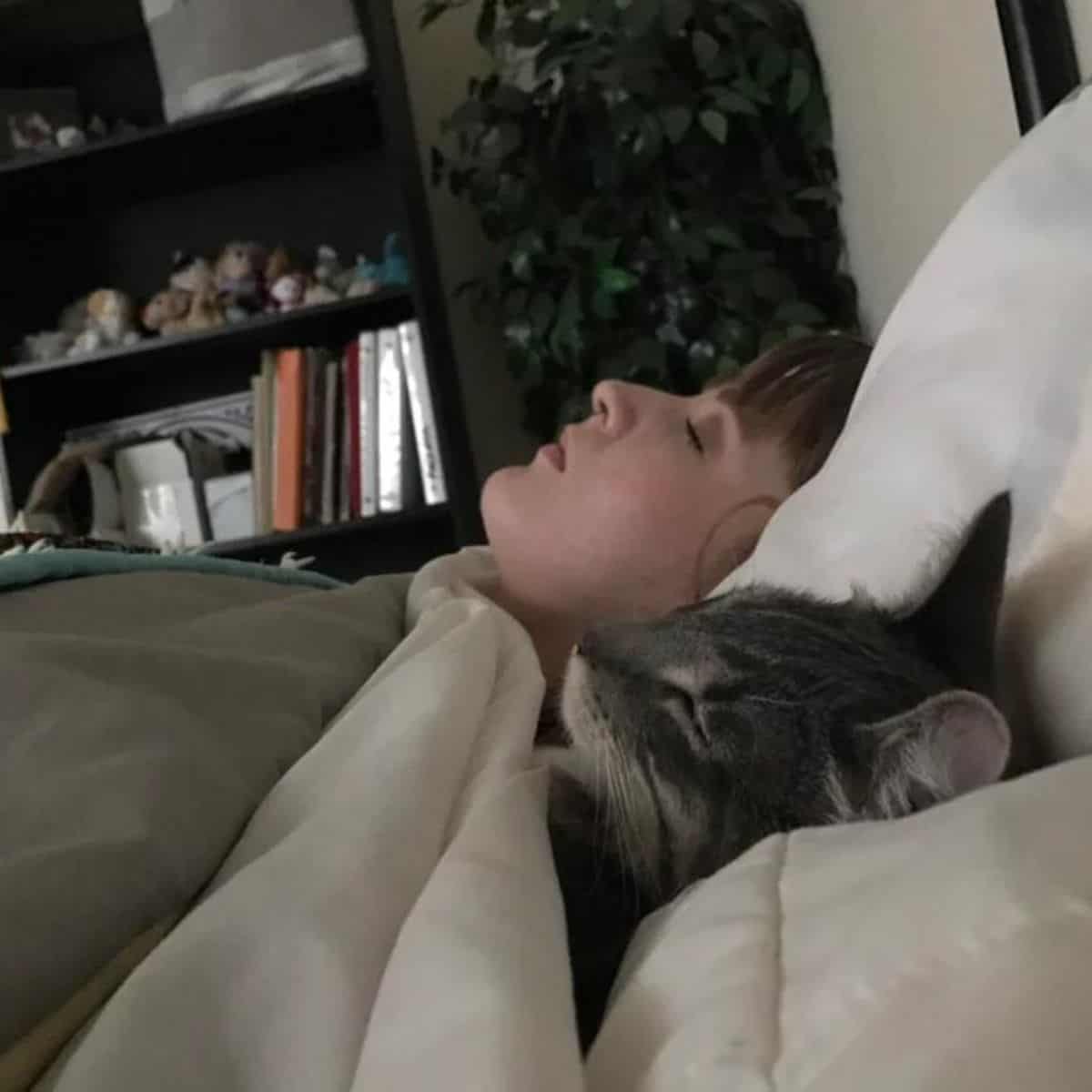 cat and woman sleep in bed