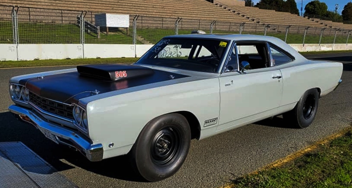 1968 plymouth road runner dragcar