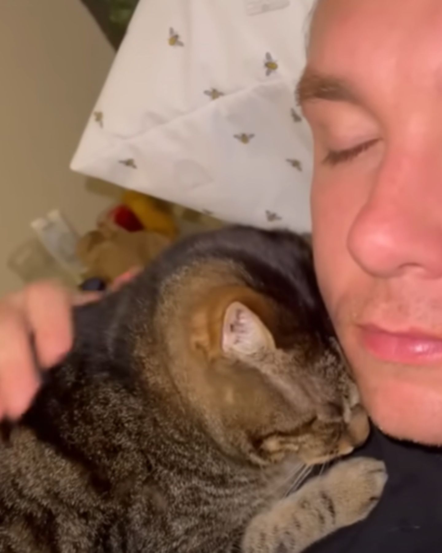 cat sleeping with man