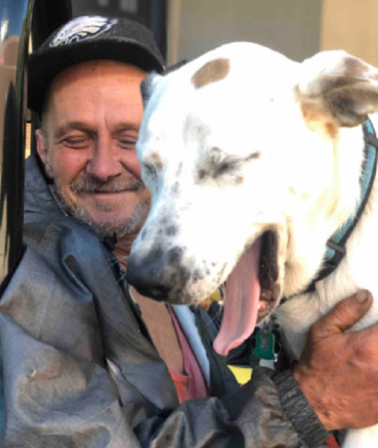 Reunion of a Lifetime: Homeless Man Overwhelmed with Emotion After Finding Lost Dog /1 - Nine Thousand Years