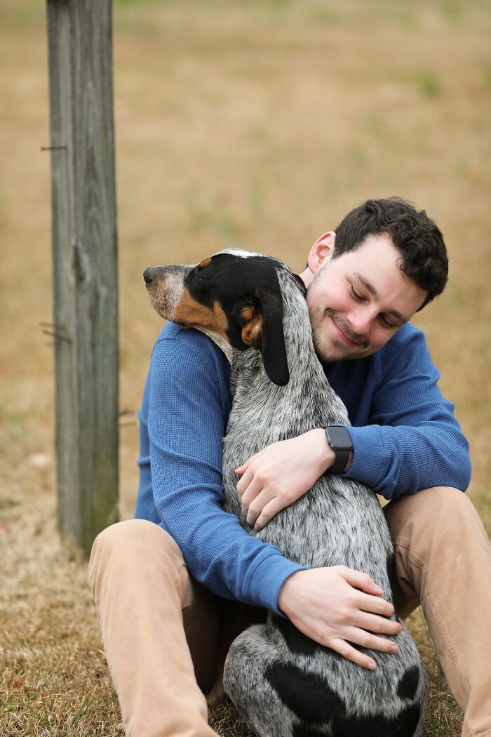 Heartwarming Video Showing Shelter Dog Saying Goodbye To Staff Members After Being Adopted